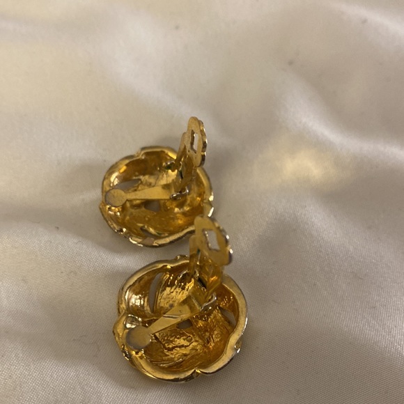 Vintage White and Gold Tone - Picture 3 of 3